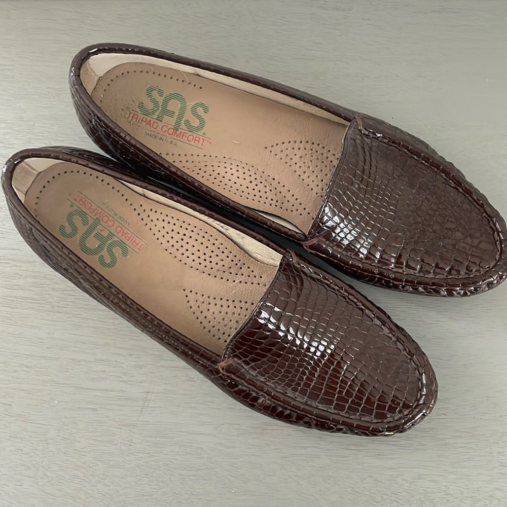 SAS woman’s brown croc comfort loafers size 8 slim